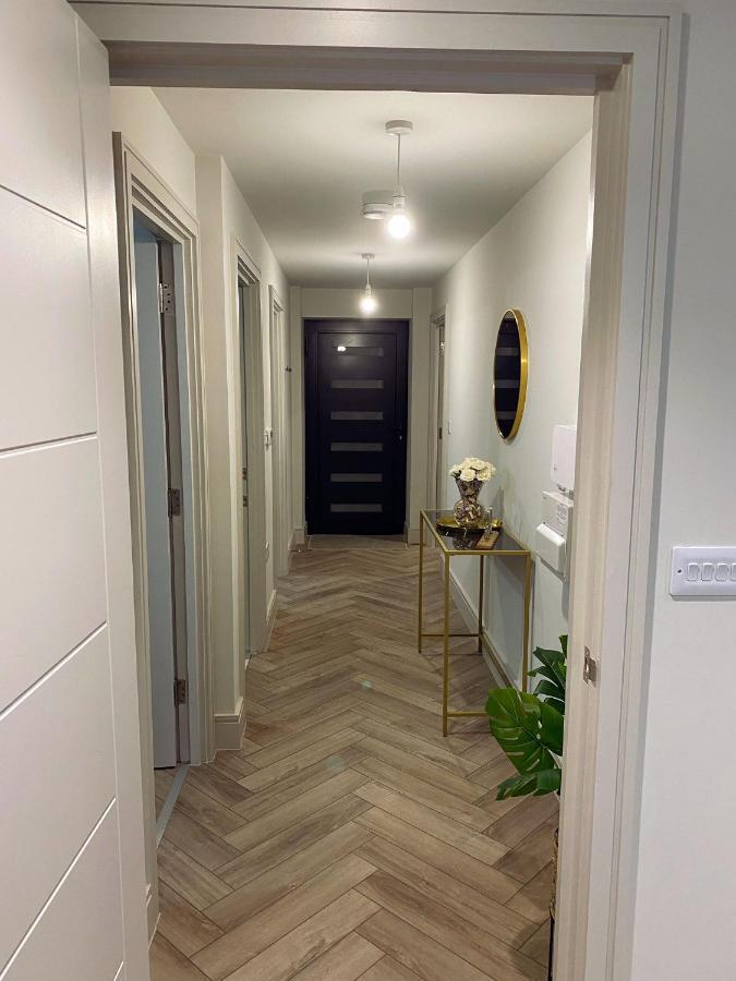 Wimbledon Luxury 3Bedroom Apartment Рейнс Парк Екстериор снимка