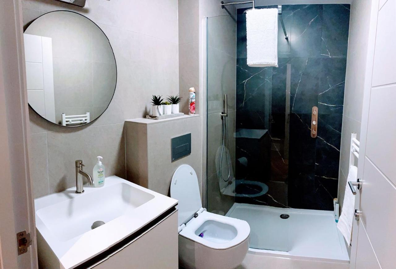 Wimbledon Luxury 3Bedroom Apartment Рейнс Парк Екстериор снимка