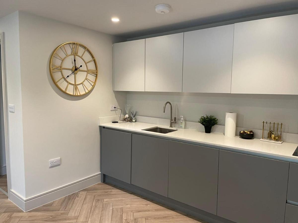Wimbledon Luxury 3Bedroom Apartment Рейнс Парк Екстериор снимка