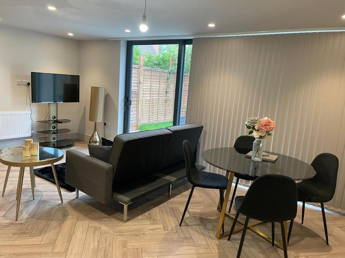 Wimbledon Luxury 3Bedroom Apartment Рейнс Парк Екстериор снимка