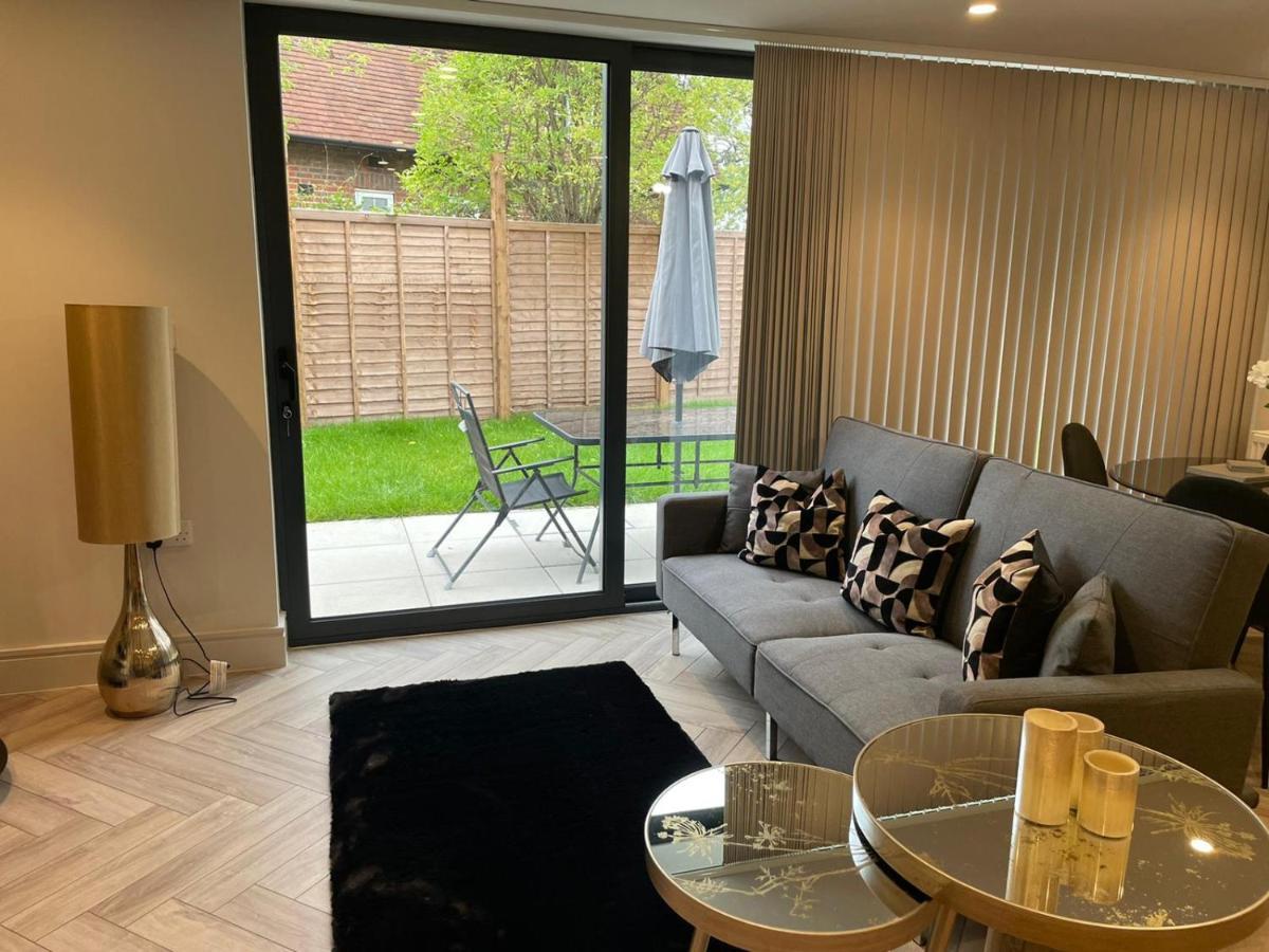 Wimbledon Luxury 3Bedroom Apartment Рейнс Парк Екстериор снимка