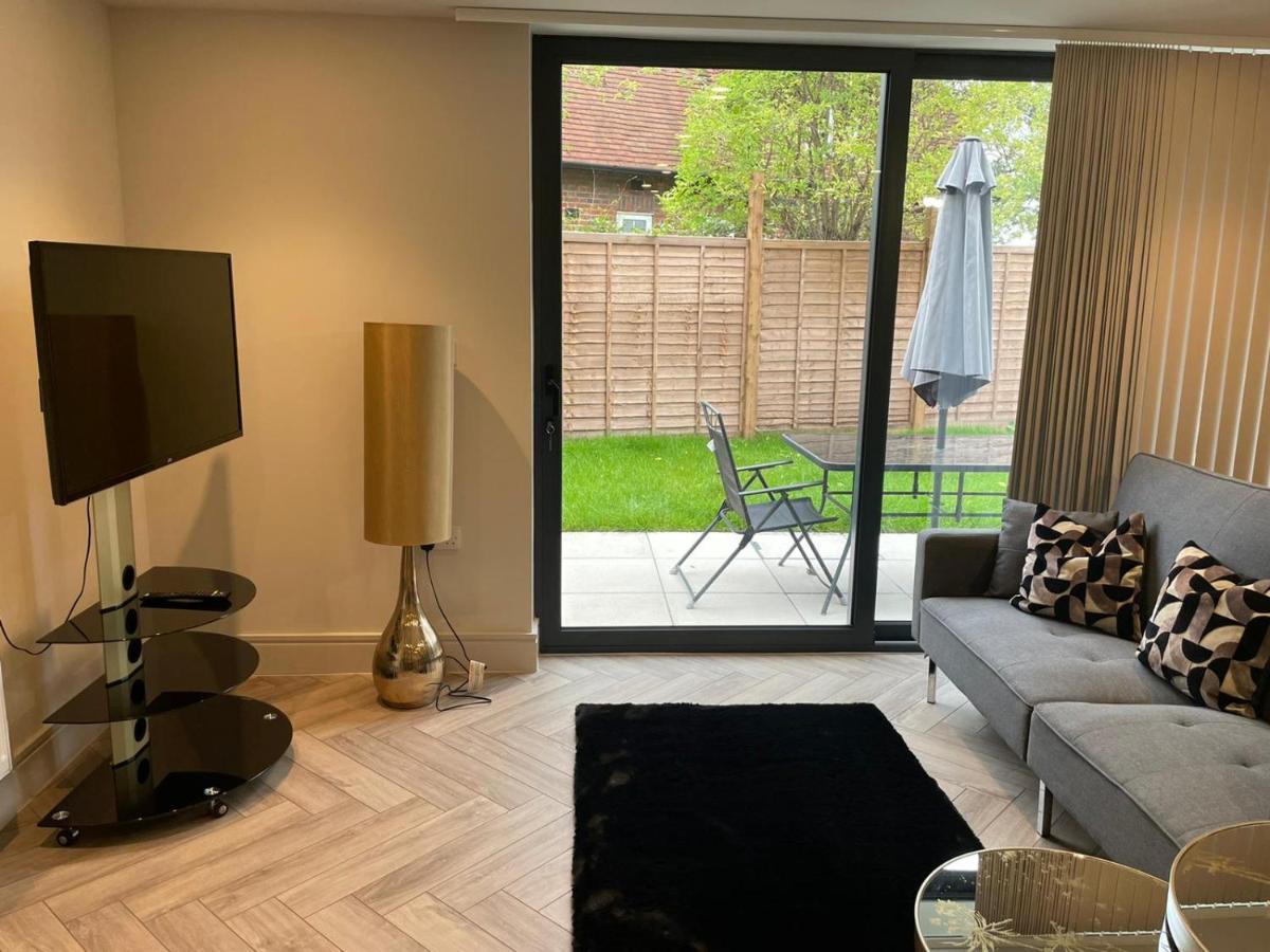Wimbledon Luxury 3Bedroom Apartment Рейнс Парк Екстериор снимка
